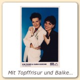 Mit Topffrisur und Balken-Brauen. Wie Kim Fisher  es schafft auf dem Bild noch gut rüberzukommen, bleibt ihr Geheimnis.